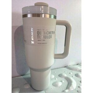 Stanley FlowState Quencher H2.0 Tumbler / 40oz / Color: Twilight Taupe